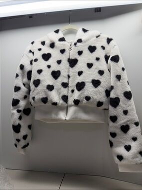 Angel Cult Faux-Fur Heart Print Puffer Jacket - White & Black. Size S